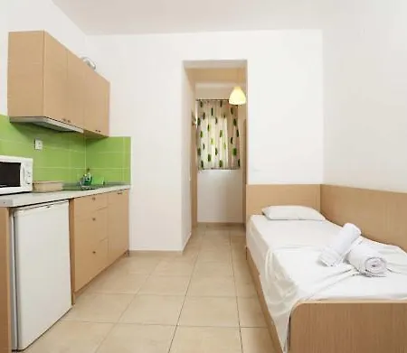 Anna アパート ハニオティス