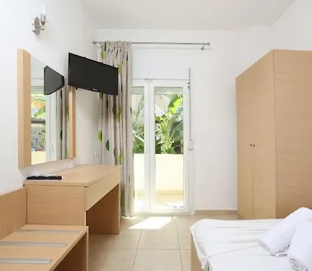 アパート Anna ハニオティス