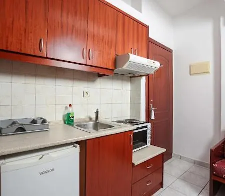 アパート Anna ハニオティス