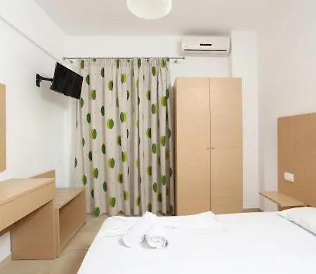 アパート Anna ハニオティス